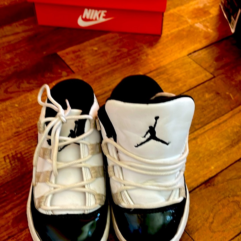 Jordan 11 retro low